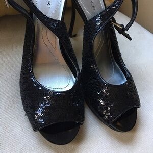 Tahari pumps